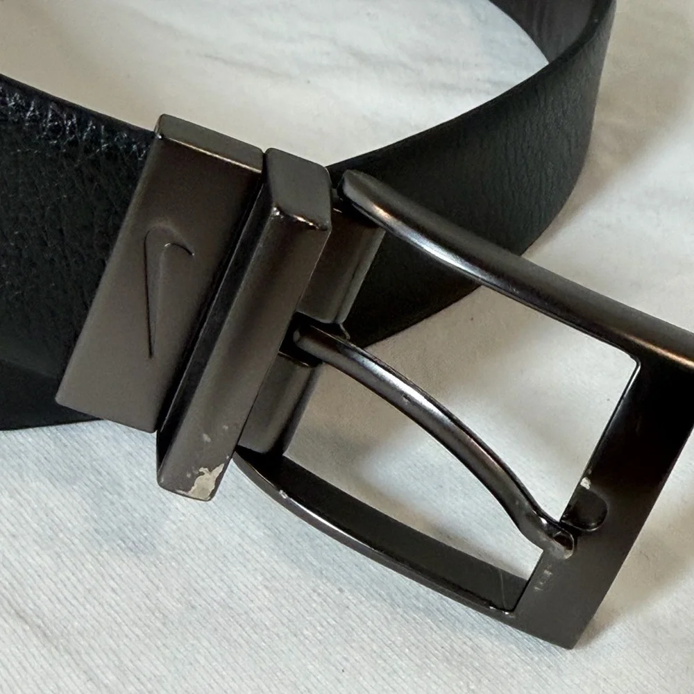 Nike Reversible Size 32 Black & Brown Leather Belt with Gunmetal Buckle
